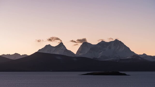 Sunrise Timelapse over Mount Kula Kangri, Tibet