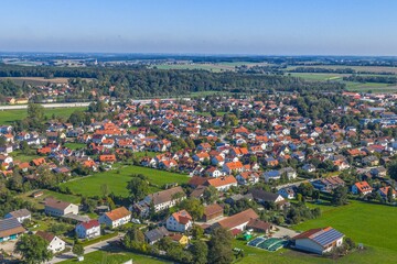 Luftbild der Gemeinde Mammendorf im Kreis Fürstenfeldbruck im westlichen Oberbayern