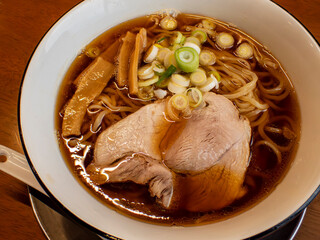 醤油ラーメン　中華そば　日本の麺料理