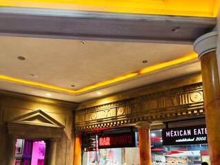 Naklejka premium Inside a Manchester shopping arcade with a bar burrito and Mexican eatery glow