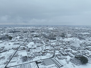 岐阜のインターチェンジ付近の高速道路の風景　ドローン空撮