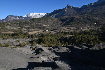 Terres  noires d'Archail (Provence)
