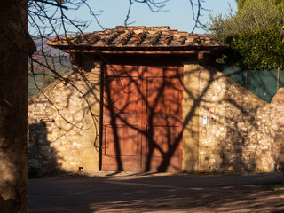 Italia, Toscana, Firenze, antico portone.