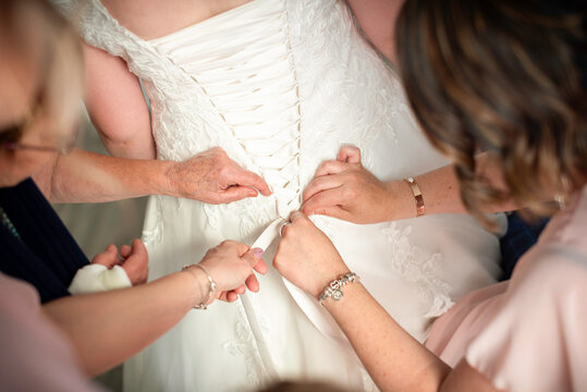 Robe de mari&eacute;e et ses accessoires
