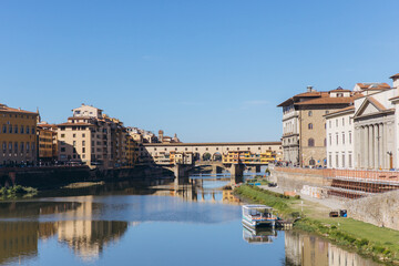 Obraz premium Ponte Vecchio bridge spanning Arno River in Florence
