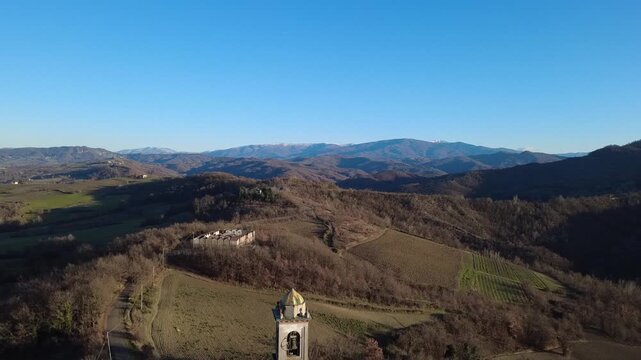 La chiesa di Sarizzola . Costa Vescovado - Alessandria - Colli Tortonesi - Piemonte - Italia