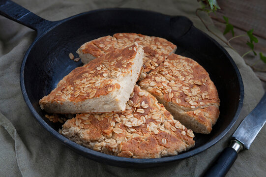 Homemade Bannock - traditional Scottish, Irish holiday oatmeal flatbread