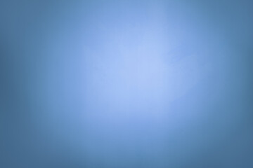 Obraz premium Soft blue gradient background with subtle texture, ideal for presentations, web design, banners, and product display.