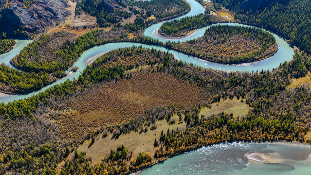 The bends of the Chuya River in Altai - the Chuya Meanders