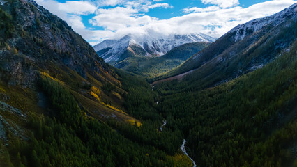 Fototapeta premium mountain peaks in the Altai region covered with the first snow in autumn, as seen from a drone