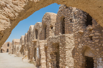 kamienne magazyny żywności w Tunezji