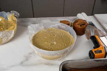 A bowl of pistachio cream on the marble table.