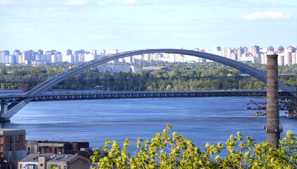 Naklejka premium Kyiv city skyline, Dnieper river, and Podilskyi bridge.