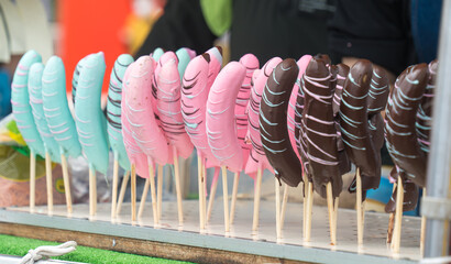 屋台で販売中のチョコバナナ
