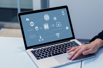 AIとネットワークの概念図を表示したノートパソコン　人工知能によるデータ処理やクラウド連携のイメージ