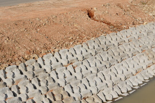 Retaining slope wall to protect pressed soil surface and prevent landslip made from concrete blocks.