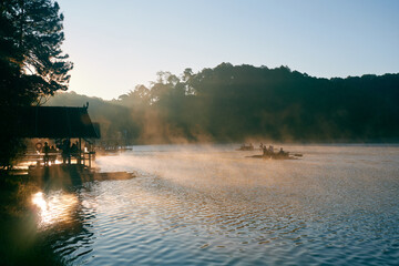 Pang Ung, a major tourist destination in northern Thailand, boasts a cold climate and stunning natural beauty. It is located in Mae Hong Son Province, Thailand.