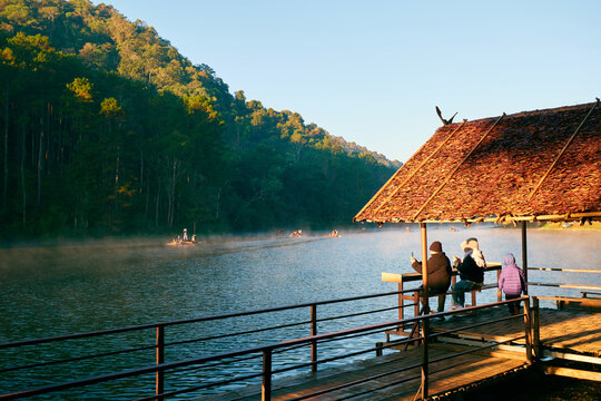 Pang Ung, a major tourist destination in northern Thailand, boasts a cold climate and stunning natural beauty. It is located in Mae Hong Son Province, Thailand.