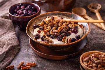 Organic Greek yogurt with pecan nuts, blueberries and cinnamon