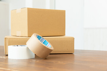 段ボールとガムテープ