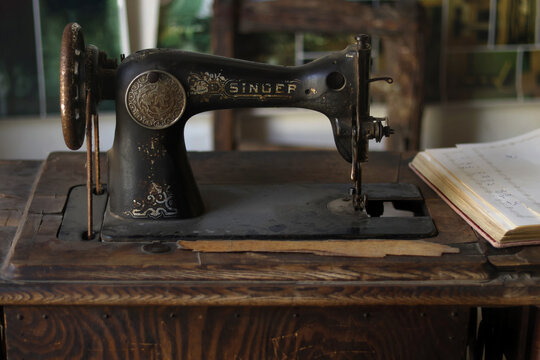 Vintage Singer Sewing Machine