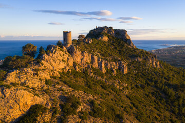 Castillo de Montorn&eacute;s, a medieval fortification located in the eastern part of the Vallromanes municipality, on the border with Montorn&eacute;s del Vall&egrave;s, atop a hill.