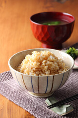 発芽玄米ご飯と味噌汁