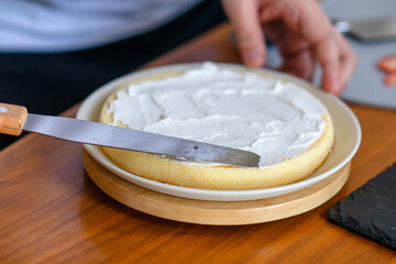 デコレーション前のホールケーキ　生クリーム　カスタマイズ