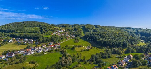 Fototapeta premium Ausblick von oben auf den Ort Osternohe bei Schnaittach in der Metropolregion Nürnberg