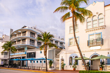 Miami,  Florida,  Flaniermeile Ocean Drive mit farbenfrohen Art-D&eacute;co-Geb&auml;ude