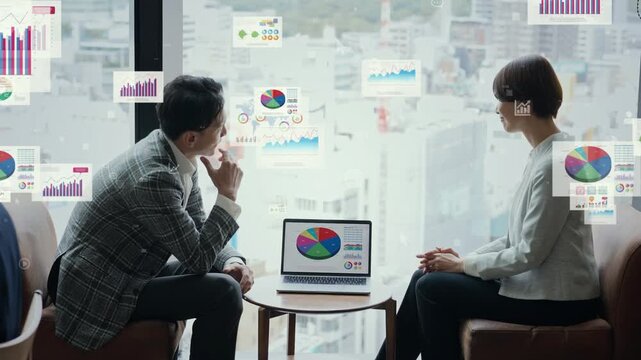 ミーティングするビジネスパーソンのグループとビジネスデータのコンセプト