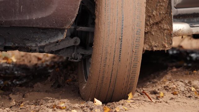 The wheel of the off-road vehicle got stuck in the mud.