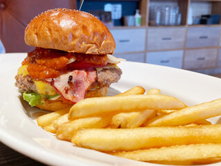 スパイシーチリミートソース和牛バーガー