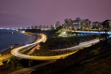 Obraz premium long-exposure photograph captures the dramatic curves of the Costa Verde highway as it winds along the base of the cliffs in Miraflores, Lima, Peru. With Bridge of “la Paz”