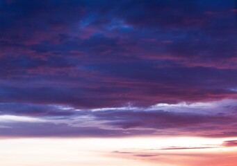 Naklejka premium dramatic sunset sky