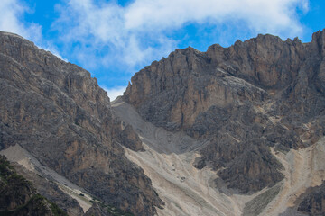 Obraz premium Alpine woods hike near Lago di Braies, Dolomites Italy, peaks hidden in clouds