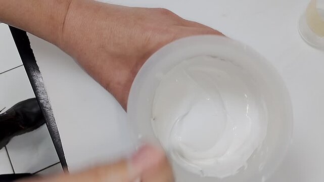 Stirring chemical latex samples for evaluation testing