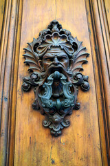 Llamador antiguo de puerta