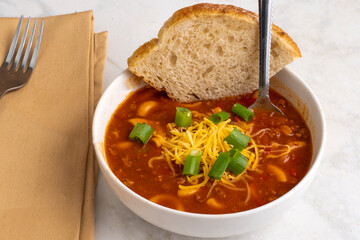 chilli macaroni  top with cheese and green onions