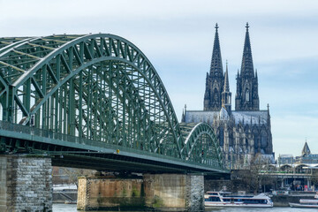 Bekannte Eisenbahnbr&uuml;cke in K&ouml;ln am Rhein