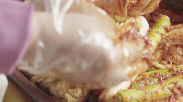 김장하는 손4(김치+배추김치+파+배추+김장+한식+한국음식)