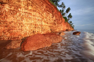 Pha Daeng Beach(Fung Daeng beach)is the important natural attraction, special features are a red cliff with a beautiful pattern facing the east.
Bang Saphan Noi District,Prachuap Khiri Khan,Thailand