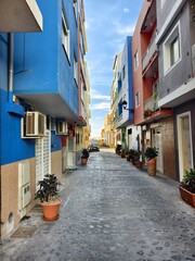 Obraz premium Narrow streets and beautiful colorful houses in a small town in the Canary Islands