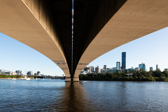 View of Brisbane River under Captain Cook Bridge to Brisbane City