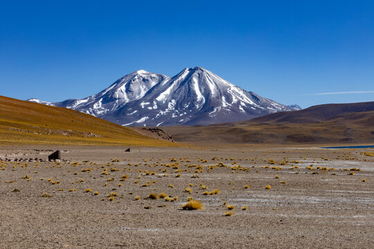 Scenic view of Cerro Mi�iques and laguna miniques in the Atacama Desert