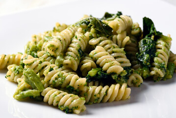 Fusilli con crema di broccoli, alimentazione vegetariana 