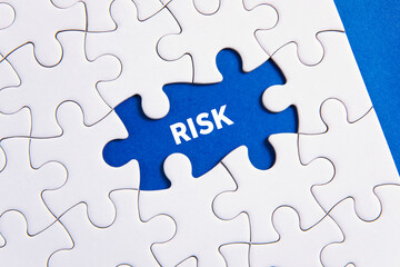 Fototapeta premium risk with jigsaw puzzle