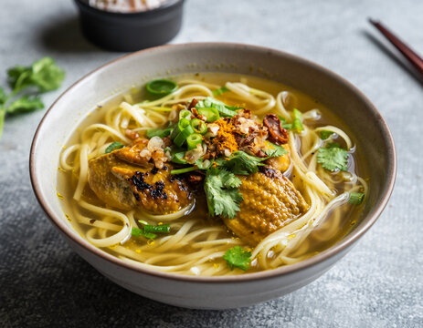 indonesian food soto mi