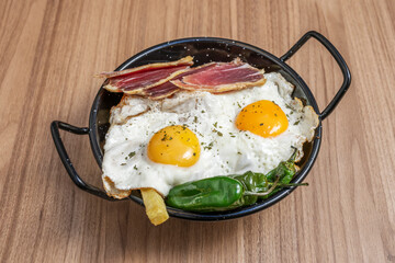 Broken eggs with fried potatoes and fried green peppers, a very traditional dish found in many bars, simple and tasty