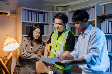 A diverse team of professionals shares ideas about architectural layouts and structural concepts, focusing on teamwork, creativity, and precision in modern engineering design discussions.